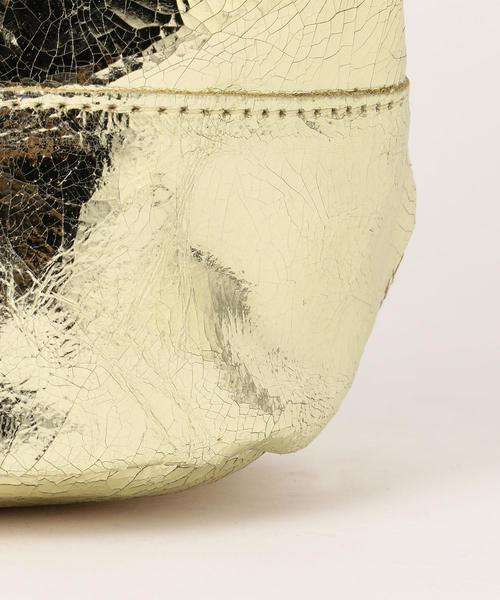 marco masi（マルコマージ）の「＜MARCO MASI＞メタリッククラッキングレザー ショルダーバッグ（ショルダーバッグ・レディース・シルバー/ゴールド・FREE）」の6枚目の写真