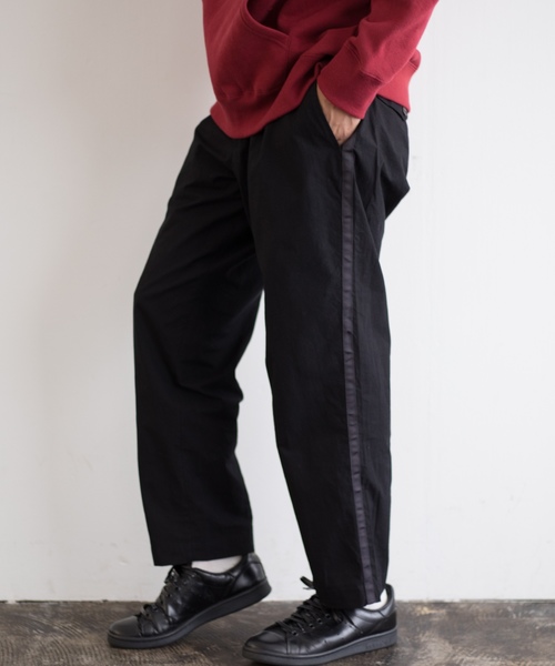 koe（コエ）の「×ワンタック側章パンツ×（その他パンツ・メンズ・ブラック/ベージュ/カーキ・S/M/L）」の2枚目の写真