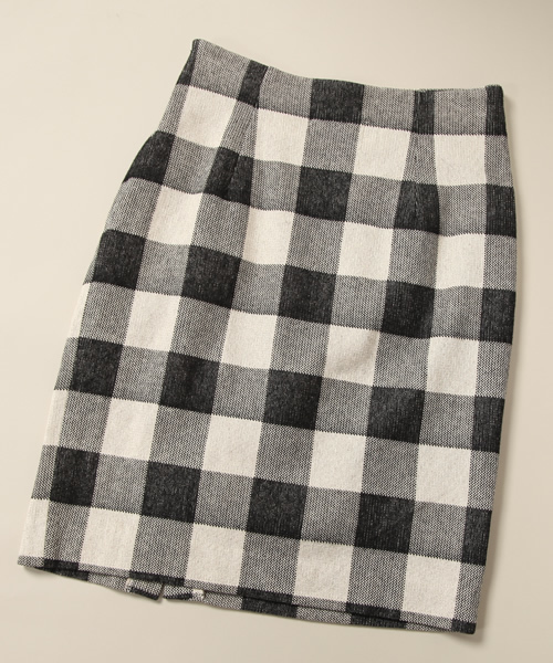 ROSE BUD(ローズバッド)の「LCTB-14115 TWIST TUCKPENCIL SKIRT(スカート・レディース・ホワイト×ブラック/ホワイト×ブルー・ONE SIZE)」の3枚目の写真