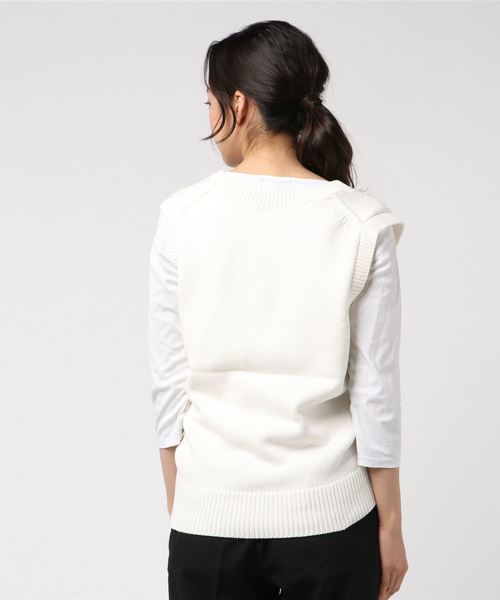 TODAYFUL(トゥデイフル)の「アウトシームニットベスト(ベスト・レディース・ホワイト/ベージュ・FREE)」の4枚目の写真