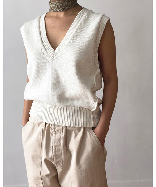 TODAYFUL(トゥデイフル)の「アウトシームニットベスト(ベスト・レディース・ホワイト/ベージュ・FREE)」の2枚目の写真