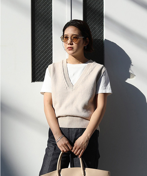 TODAYFUL(トゥデイフル)の「アウトシームニットベスト(ベスト・レディース・ホワイト/ベージュ・FREE)」の12枚目の写真