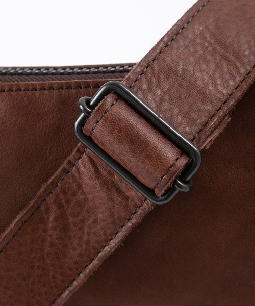 Butler Verner Sails（バトラーヴァーナーセイルス）の「馬革ロールショルダー（ショルダーバッグ・メンズ・ネイビー/ブラック/ダークグリーン/ブラウン/キャメル・FREE）」の9枚目の写真