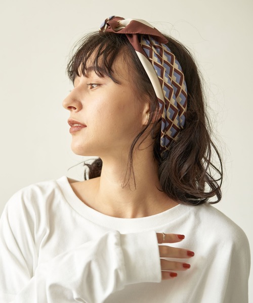 earth music&ecology（アースミュージックアンドエコロジー）の「幾何学柄スカーフ ＊（ストール/ショール・レディース・ベージュ/ブラウン・FREE）」の2枚目の写真