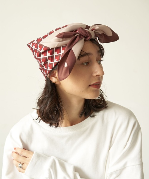 earth music&ecology（アースミュージックアンドエコロジー）の「幾何学柄スカーフ ＊（ストール/ショール・レディース・ベージュ/ブラウン・FREE）」の3枚目の写真