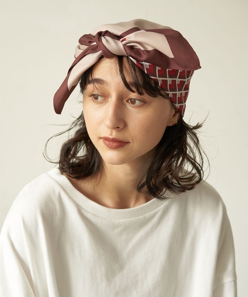 earth music&ecology（アースミュージックアンドエコロジー）の「幾何学柄スカーフ ＊（ストール/ショール・レディース・ベージュ/ブラウン・FREE）」の4枚目の写真