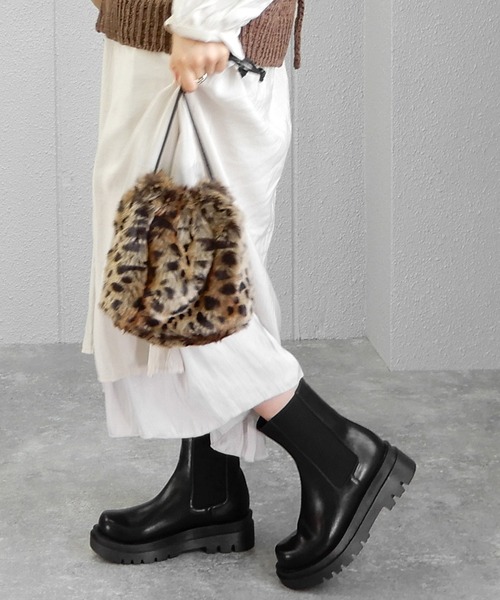 minia（ミニア）の「ラギットソールチェルシーブーツ/トラックソールサイドゴアミドルブーツ　◆（ブーツ・レディース・ブラック/アイボリー/ブラウン・23.5cm/24.5cm/23.0cm/24.0cm/25.0cm/L/LL/M/S）」の18枚目の写真