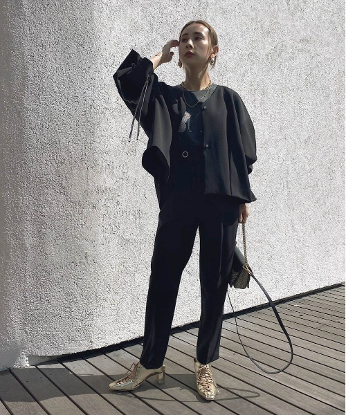 Ameri(アメリ)の「FLAP POCKET TAPERED PANTS(スラックス・レディース・ブラック/グリーン/ベージュ・SMALL/X-SMALL/MEDIUM)」の5枚目の写真