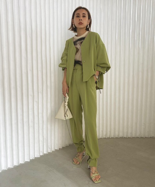 Ameri(アメリ)の「FLAP POCKET TAPERED PANTS(スラックス・レディース・ブラック/グリーン/ベージュ・SMALL/X-SMALL/MEDIUM)」の13枚目の写真