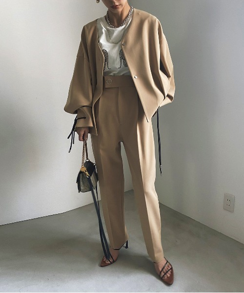 Ameri(アメリ)の「FLAP POCKET TAPERED PANTS(スラックス・レディース・ブラック/グリーン/ベージュ・SMALL/X-SMALL/MEDIUM)」の10枚目の写真