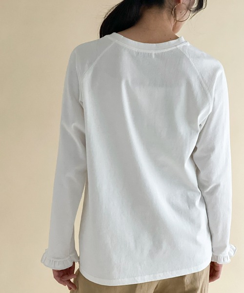 ottilie（オティーリエ）の「袖口フリルカットソープルオーバー（Tシャツ/カットソー・レディース・オフホワイト/ベージュ/ブラック・FREE）」の9枚目の写真