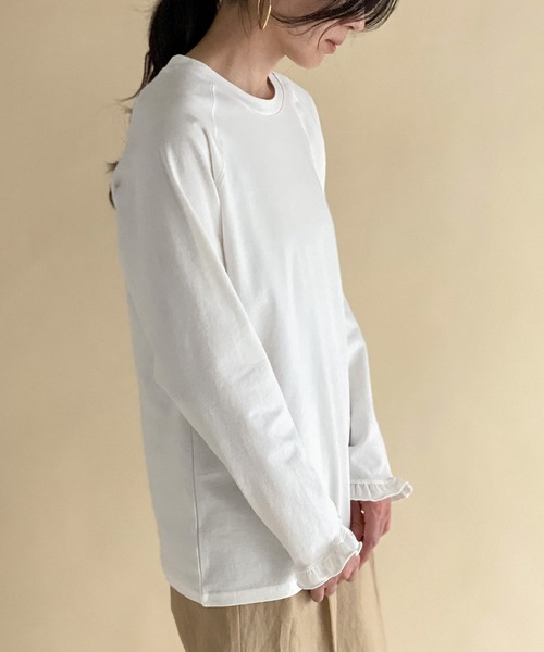 ottilie（オティーリエ）の「袖口フリルカットソープルオーバー（Tシャツ/カットソー・レディース・オフホワイト/ベージュ/ブラック・FREE）」の8枚目の写真