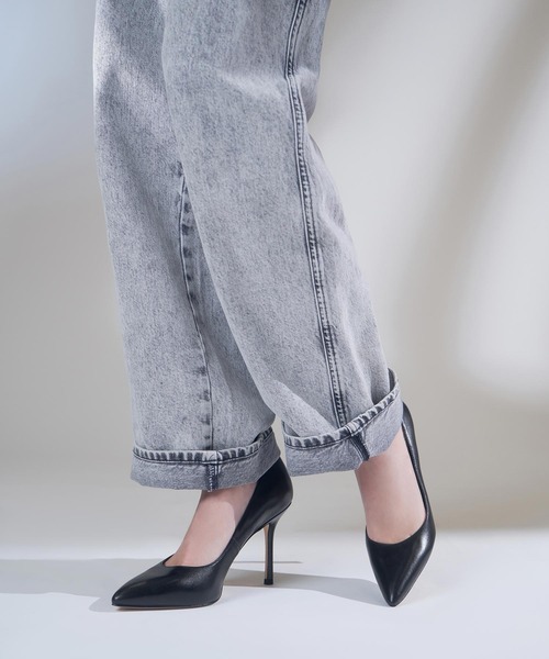 CHARLES & KEITH（チャールズ & キース）の「クラシックポインテッドトゥパンプス / Classic Pointed Toe Pumps（パンプス・レディース・ブラック/オフホワイト・22.5cm/23cm/23.5cm/24.5cm/25cm/25.5cm）」の6枚目の写真