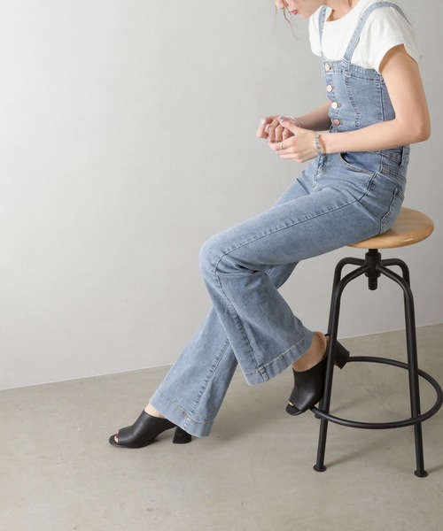 SpRay（スプレイ）の「ストレッチＤＥＮＩＭフレアサロペット（サロペット/オーバーオール・レディース・ライトブルー/ブルー・FREE）」の2枚目の写真