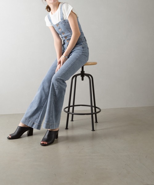 SpRay（スプレイ）の「ストレッチＤＥＮＩＭフレアサロペット（サロペット/オーバーオール・レディース・ライトブルー/ブルー・FREE）」の4枚目の写真