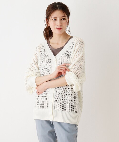 SHOO・LA・RUE(シューラルー)の「◆透かし柄Vネックニットカーディガン(カーディガン/ボレロ・レディース・パープル/イエロー/ライトベージュ/ホワイト系・00)」の2枚目の写真