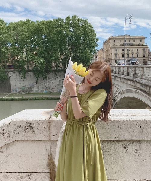 Girly Doll（ガーリードール）の「スクエアネックウエストマークワンピース（ワンピース・レディース・ベージュ/ネイビー/ブルー/グリーン/ブラック/グレイッシュベージュ・FREE）」の13枚目の写真