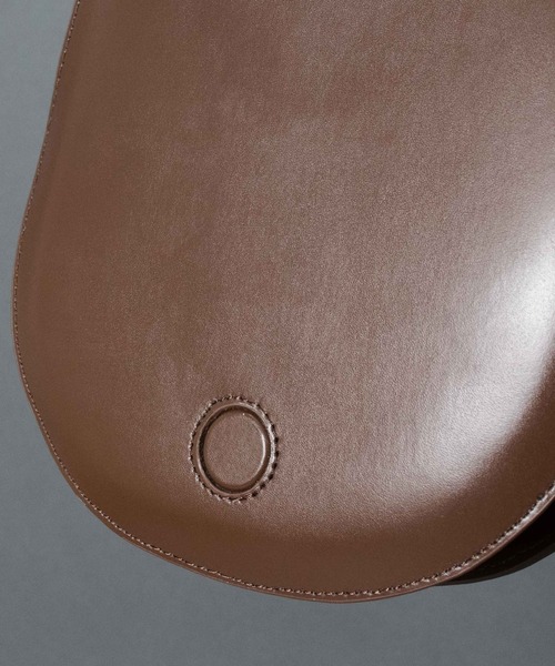 YAHKI（ヤーキ）の「【 YAHKI / ヤーキ 】 W Face Leather Shoulder Bag ダブルフェイスレザーショルダーバッグ（ショルダーバッグ・レディース・ブラック/ブラウン・FREE）」の8枚目の写真