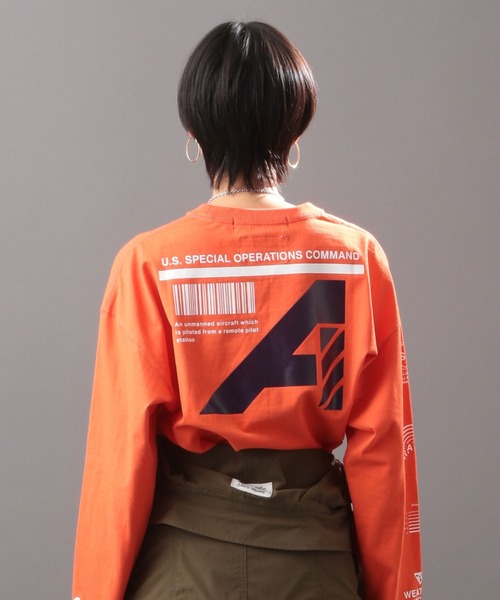 AVIREX（アヴィレックス）の「【AVIREX FLYER'S】ロングスリーブティーシャツ リーコン/ L/S T-SHIRT RECON（Tシャツ/カットソー・レディース・ブラック/オフホワイト/オレンジ・FREE）」の4枚目の写真