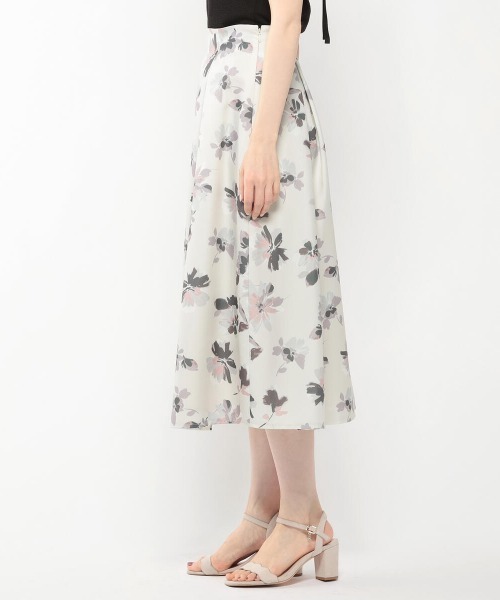 MISCH MASCH（ミッシュマッシュ）の「ぼかし花柄スカート