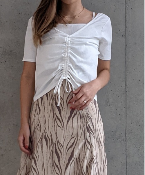 Per sist ence(パーシエンス)の「テレコ キャミソール付き シャーリングカットソー(Tシャツ/カットソー・レディース・ベージュ/モカ/オフホワイト・FREE)」の2枚目の写真