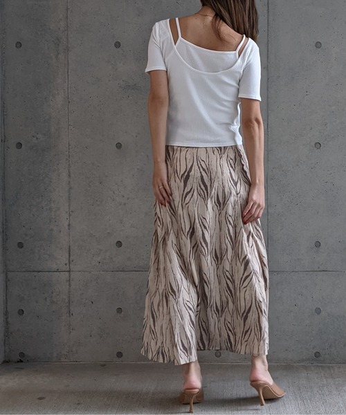 Per sist ence(パーシエンス)の「テレコ キャミソール付き シャーリングカットソー(Tシャツ/カットソー・レディース・ベージュ/モカ/オフホワイト・FREE)」の9枚目の写真