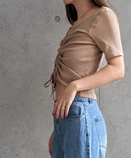 Per sist ence(パーシエンス)の「テレコ キャミソール付き シャーリングカットソー(Tシャツ/カットソー・レディース・ベージュ/モカ/オフホワイト・FREE)」の12枚目の写真
