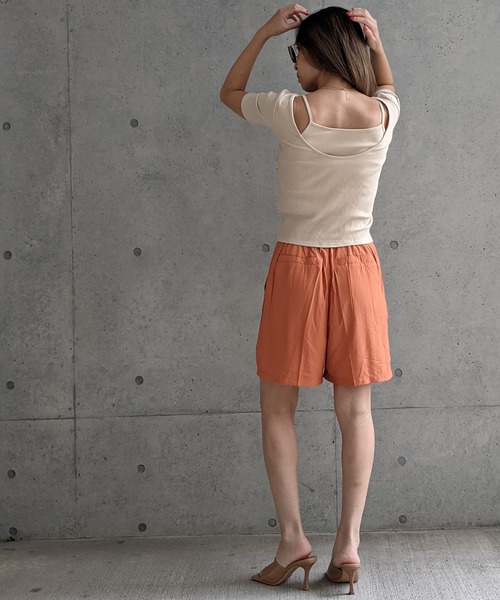 Per sist ence(パーシエンス)の「テレコ キャミソール付き シャーリングカットソー(Tシャツ/カットソー・レディース・ベージュ/モカ/オフホワイト・FREE)」の21枚目の写真