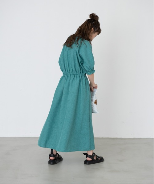 MERLOT（メルロー）の「ぷっくり袖シャーリングワンピース（ワンピース・レディース・ベージュ/グリーン/マスタード・FREE）」の7枚目の写真