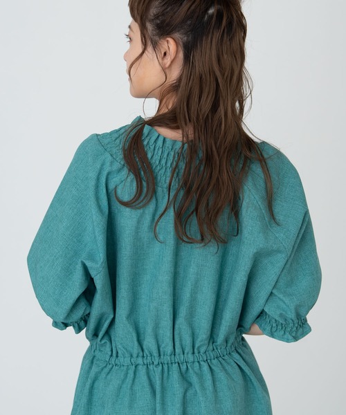 MERLOT（メルロー）の「ぷっくり袖シャーリングワンピース（ワンピース・レディース・ベージュ/グリーン/マスタード・FREE）」の9枚目の写真