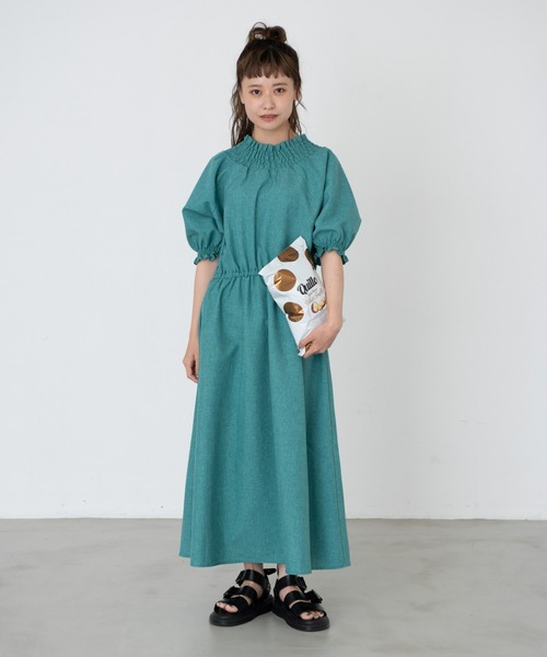 MERLOT（メルロー）の「ぷっくり袖シャーリングワンピース（ワンピース・レディース・ベージュ/グリーン/マスタード・FREE）」の6枚目の写真