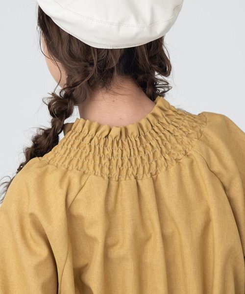 MERLOT（メルロー）の「ぷっくり袖シャーリングワンピース（ワンピース・レディース・ベージュ/グリーン/マスタード・FREE）」の17枚目の写真
