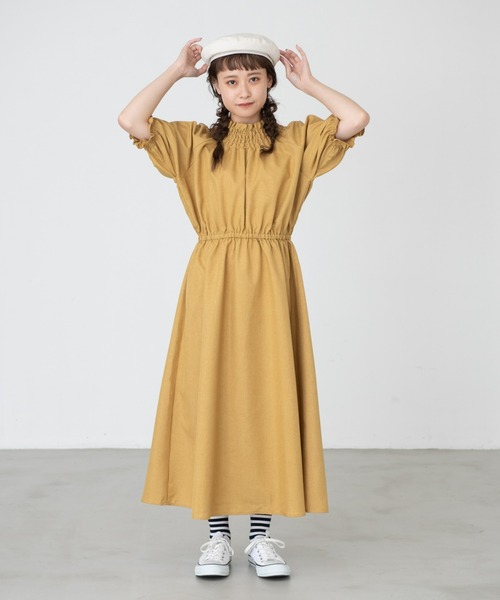 MERLOT（メルロー）の「ぷっくり袖シャーリングワンピース（ワンピース・レディース・ベージュ/グリーン/マスタード・FREE）」の11枚目の写真