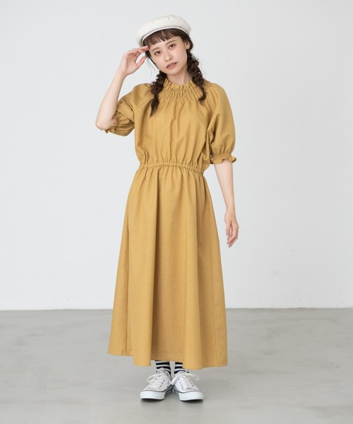 MERLOT（メルロー）の「ぷっくり袖シャーリングワンピース（ワンピース・レディース・ベージュ/グリーン/マスタード・FREE）」の10枚目の写真