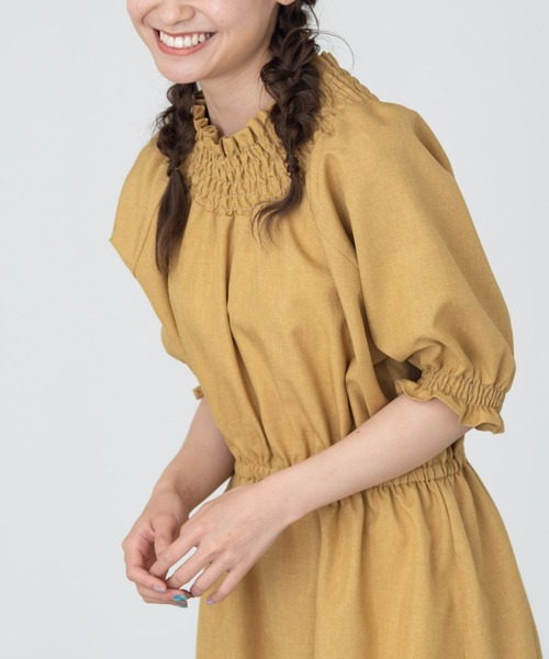 MERLOT（メルロー）の「ぷっくり袖シャーリングワンピース（ワンピース・レディース・ベージュ/グリーン/マスタード・FREE）」の13枚目の写真