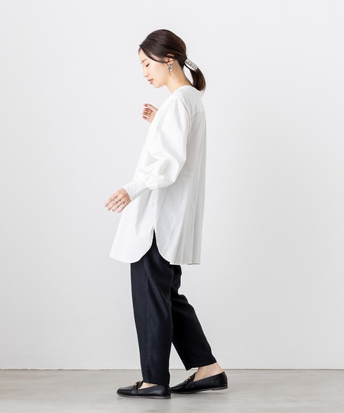 hunch(ハンチ)の「綿100% オーガニックコットンツイル 前後2WAY シャツチュニック(シャツ/ブラウス・レディース・ブラック/ベージュ/オフホワイト・FREE)」の12枚目の写真