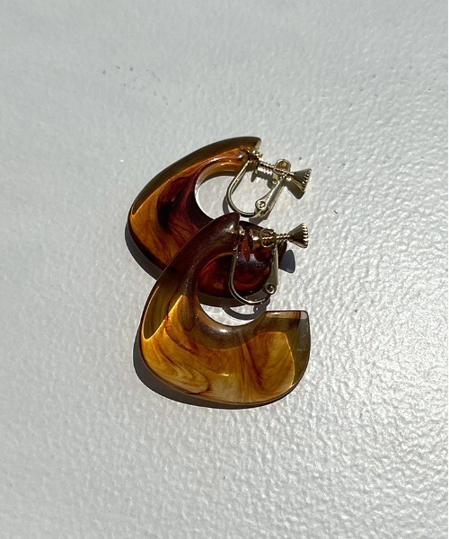 apres jour mignon(アプレジュールミニョン)の「【apresjour mignon×ARIAZ】アクリルカラーイヤリング(イヤリング・レディース・アイボリー/ライトブラウン/ライトグレー/マスタード/その他・ONESIZE)」の4枚目の写真