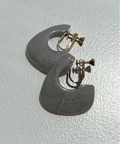 apres jour mignon(アプレジュールミニョン)の「【apresjour mignon×ARIAZ】アクリルカラーイヤリング(イヤリング・レディース・アイボリー/ライトブラウン/ライトグレー/マスタード/その他・ONESIZE)」の6枚目の写真