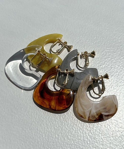 apres jour mignon(アプレジュールミニョン)の「【apresjour mignon×ARIAZ】アクリルカラーイヤリング(イヤリング・レディース・アイボリー/ライトブラウン/ライトグレー/マスタード/その他・ONESIZE)」の7枚目の写真