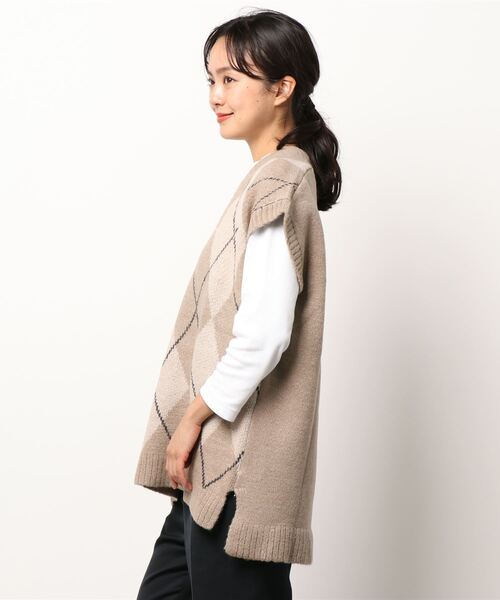 BELLUNA PLUS(ベルーナ)の「アーガイル柄ジャカードニットベスト(ベスト・レディース・グレー/アイボリー/モカ・MEDIUM/LARGE/X-LARGE)」の16枚目の写真