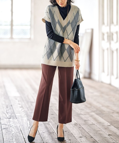 BELLUNA PLUS(ベルーナ)の「アーガイル柄ジャカードニットベスト(ベスト・レディース・グレー/アイボリー/モカ・MEDIUM/LARGE/X-LARGE)」の4枚目の写真