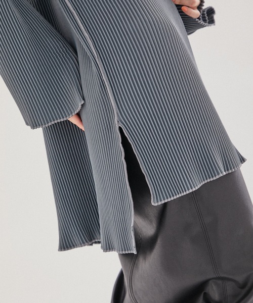 【kotoha Yokozawa】PLEATS V NECK kotoha Yokozawa】PLEATS V NECK