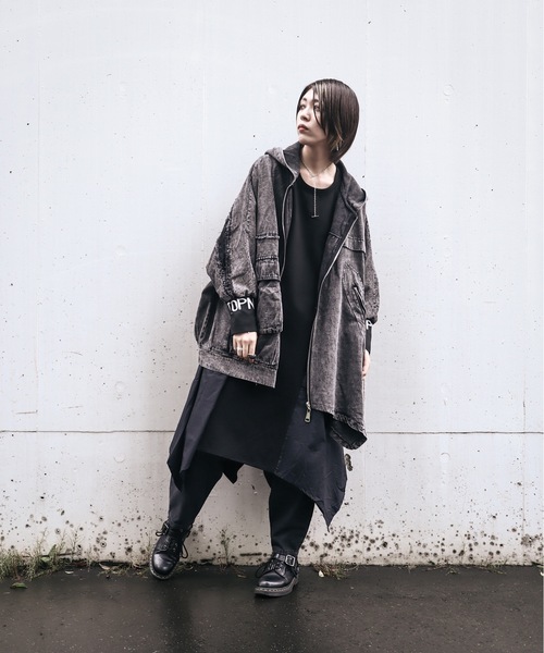 rovtski（ロフトスキー）の「ビッグシルエット デニムアシメフードブルゾン（ブルゾン・レディース・ブラック・FREE）」の10枚目の写真