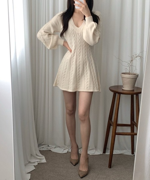 Jasmine Grandiflorum(ジャスミングランディフローラム)の「【Jasmine】VネックAラインニットミニワンピース(ワンピース・レディース・オフホワイト/ブラック/ベージュ/ピンク・FREE)」の9枚目の写真