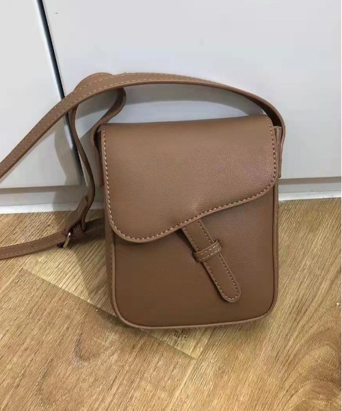 POUTOJOURU（ポートジュール）の「【POUTOJOUR】　クラシックスクエアミニショルダーバッグ　WEB限定（ショルダーバッグ・レディース・ブラック/グレー/モカ/キャメル・FREE）」の3枚目の写真