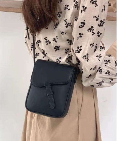 POUTOJOURU（ポートジュール）の「【POUTOJOUR】　クラシックスクエアミニショルダーバッグ　WEB限定（ショルダーバッグ・レディース・ブラック/グレー/モカ/キャメル・FREE）」の5枚目の写真