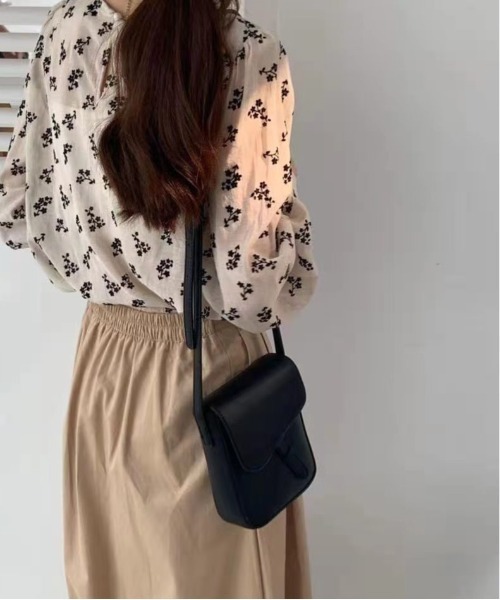 POUTOJOURU（ポートジュール）の「【POUTOJOUR】　クラシックスクエアミニショルダーバッグ　WEB限定（ショルダーバッグ・レディース・ブラック/グレー/モカ/キャメル・FREE）」の6枚目の写真