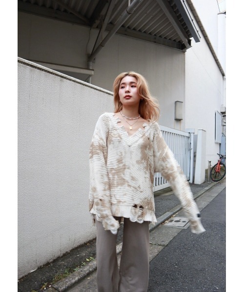 FIG&VIPER（フィグアンドバイパー）の「タイダイダメージBIGニット（ニット/セーター・レディース・ピンク/カーキ/アイボリー・FREE）」の5枚目の写真