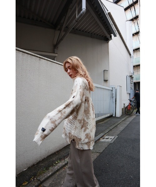FIG&VIPER（フィグアンドバイパー）の「タイダイダメージBIGニット（ニット/セーター・レディース・ピンク/カーキ/アイボリー・FREE）」の18枚目の写真