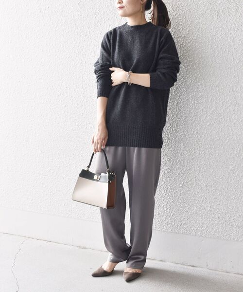 SHIPS(シップス)の「〈手洗い可能〉タックサテンパンツ◆(その他パンツ・レディース・ベージュ/グレー/ネイビー・38/36)」の17枚目の写真